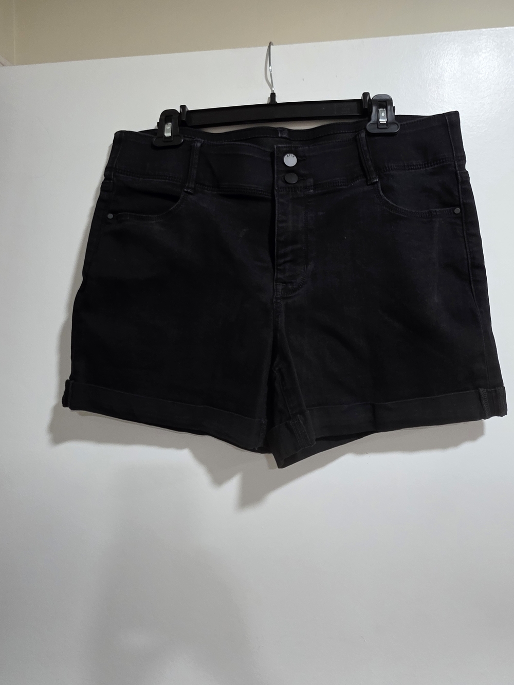 APT.9 Black Cuffed Stretch Shorts Size 16 Double Button
